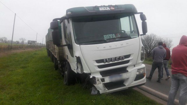 El Fiat Iveco con las huellas del impacto.
