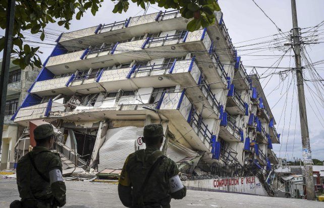 El hotel Sensación, en el estado Oaxaca, se derrumbó con el terremoto.  