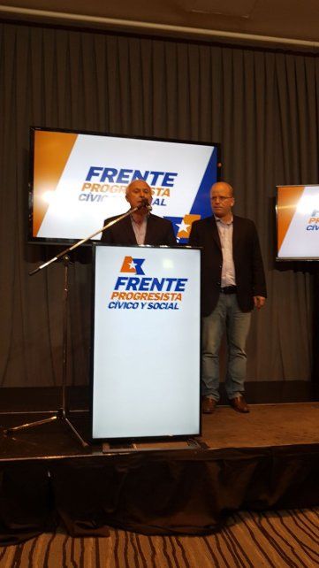 El gobernador Miguel Lifschitz dio a conocer las mesas testigo del socialismo junto a Luis Contigiani. 