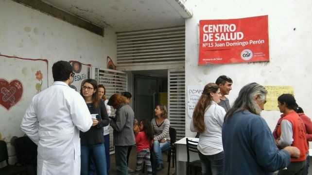Cuatro centros de salud de Rosario están de paro por deudas salariales